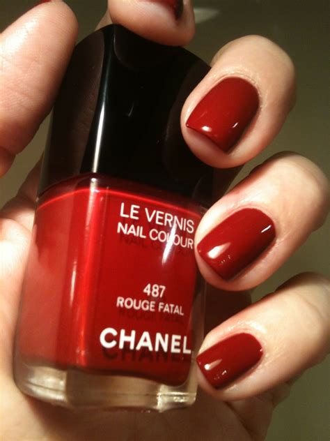 Chanel Rouge Fatale (487) Le Vernis Nail Colour Product Info